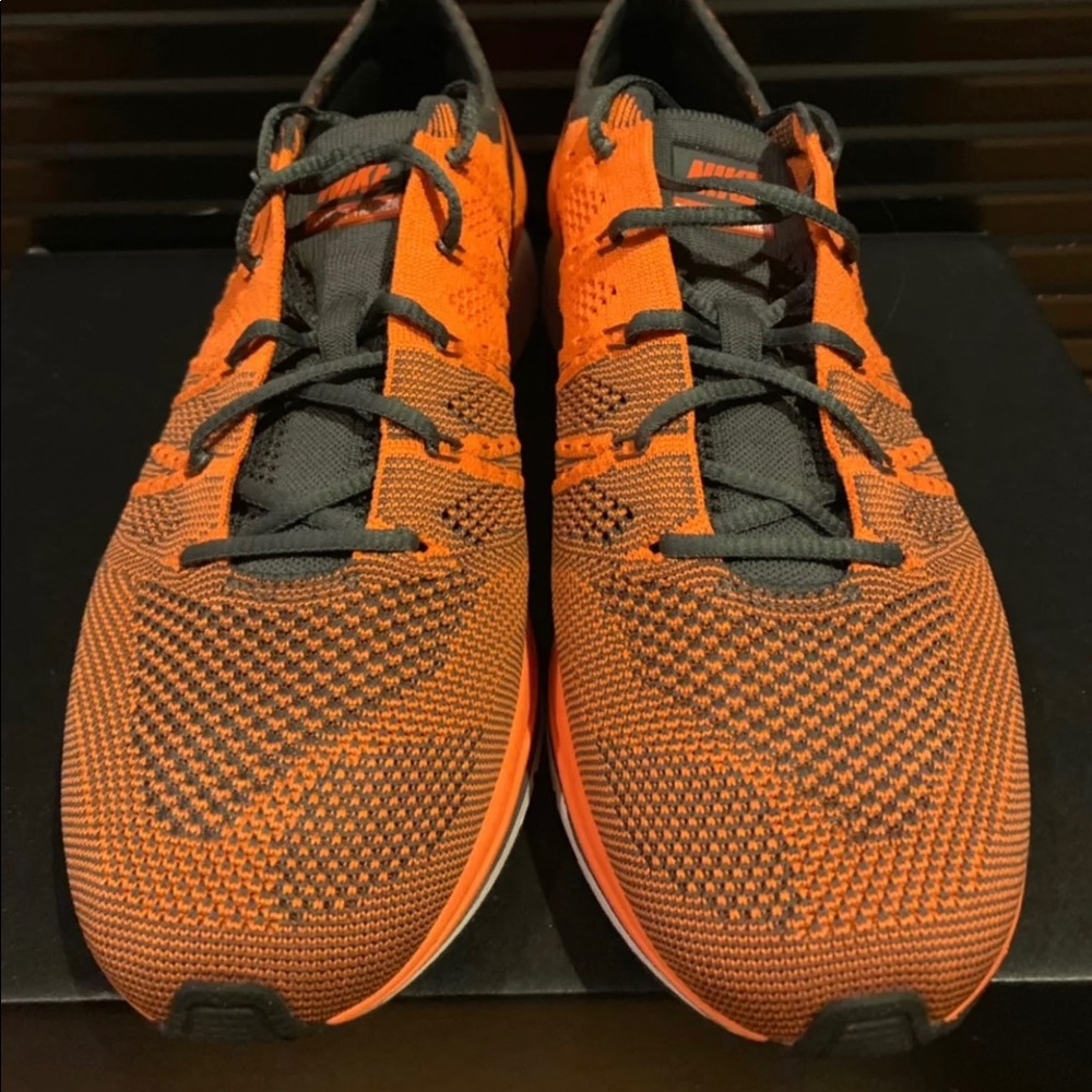 RARE!! Nike Flyknit Trainer Total Orange 532984-880 2012